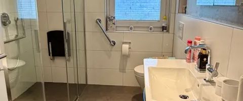 4-Zimmer-Stadtwohnung mit Aufzug, Einbauküche, 2 Balkone und Garage - Photo 1