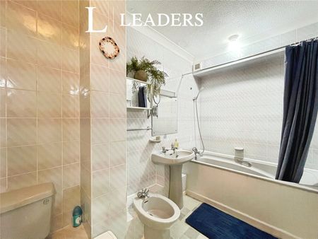 2 bedroom apartment to rent Christchurch Road, Bournemouth, Dorset, BH1 - Photo 2