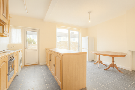 4 bedroom semi-detached house to rent - Photo 4