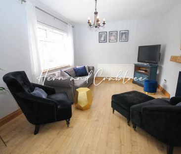 3 Bedroom House - End Terrace - Photo 1