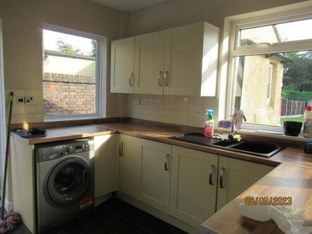 3 bedroom semi-detached house to rent - Photo 3
