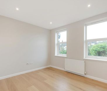 A stylish one bedroom mews house located in the heart of Tooting. - Photo 5