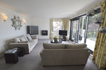 Wykeham Lodge, Chaddesley Glen - Photo 2