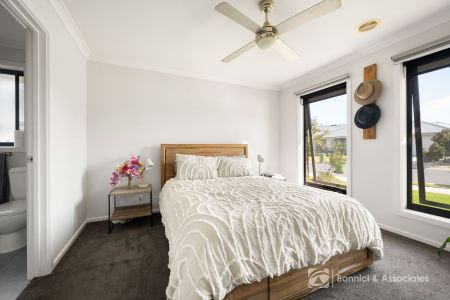 IDEAL FAMILY HOME WITH GREAT ENTERTAINING AREA! - Photo 3