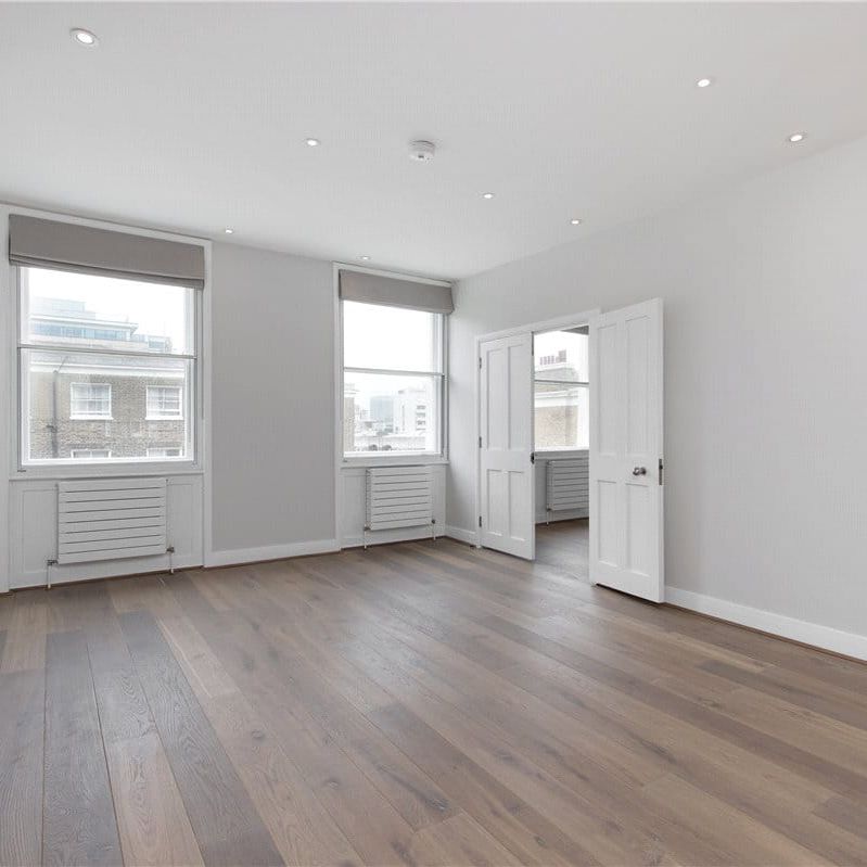 A spacious three double bedroom flat set over two floors with high spec finish, wood flooring and contemporary kitchen and bathrooms. - Photo 1