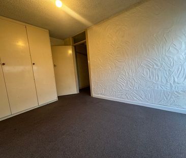 Cozy 2 Bedroom Unit - Walking distance to Glenelg Beach - Photo 2