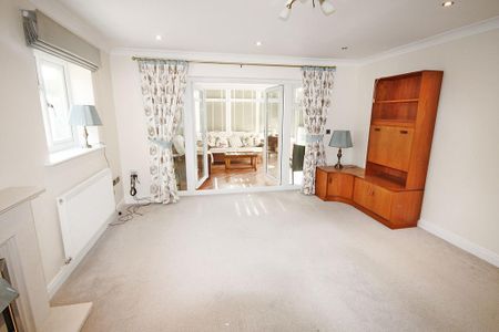 4 bedroom detached bungalow to rent - Photo 2