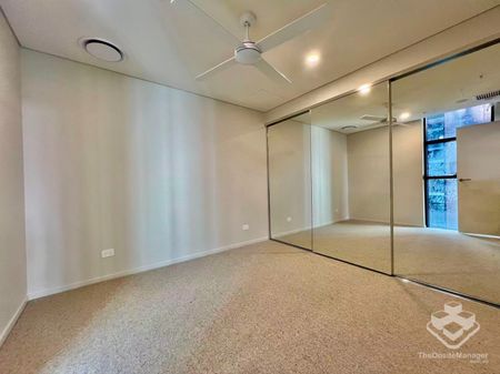Near New 2-Bedroom Apartment in West Village - Prime Inner-City Living! - Photo 3