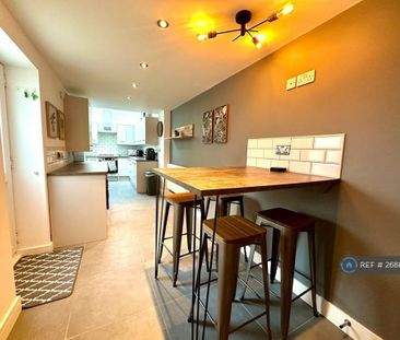 4 bedroom terraced house to rent - Photo 6