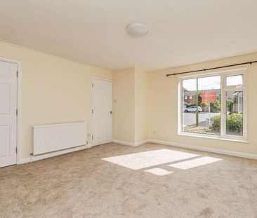 Broom Field, Lightwater, Surrey, GU18 - Photo 2
