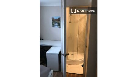 Room in 2-bedroom flat for rent in Finglas South, Dublin - Photo 3