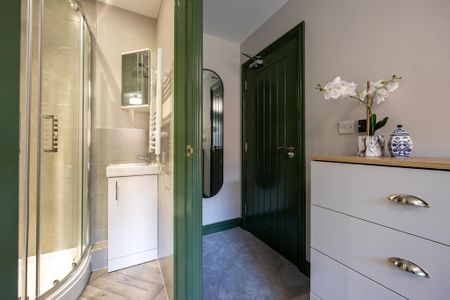 1 bedroom in a house share to rent - Photo 2