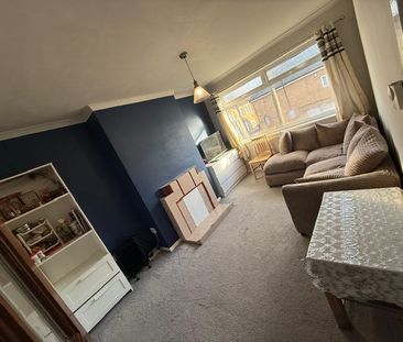 2 Bed Maisonette, Low Hall Lane, E17 - Photo 3