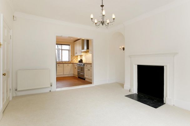 4 bedroom terraced house to rent - Photo 1