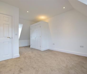 3 bedroom end of terrace house to rent - Photo 4