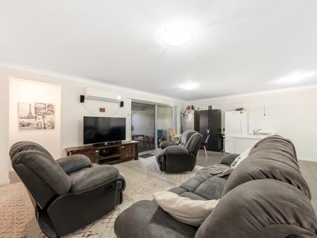 Neat home in a quiet street - Photo 2