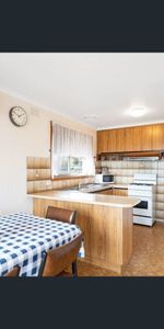 Original 3 bedroom home in Hamlyn Heights! - Photo 3