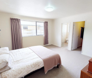 Kelvin Grove - 4 Bedrooms - Photo 2