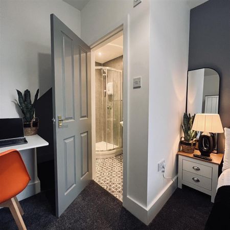 2 bedroom end of terrace house to rent - Photo 4