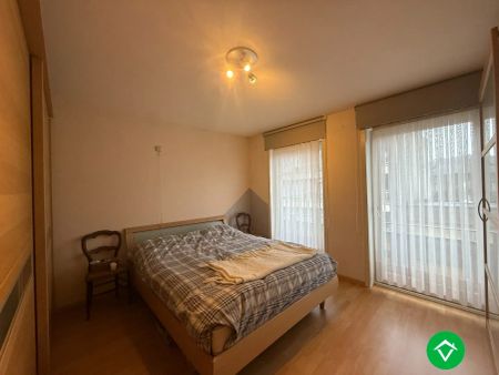 Ruim 2-slaapkamersappartement met garage in centrum Roeselare - Photo 2