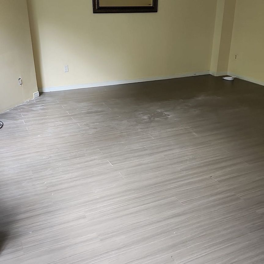 For Lease - 22 Omega Square, Brampton, Ontario - Photo 1