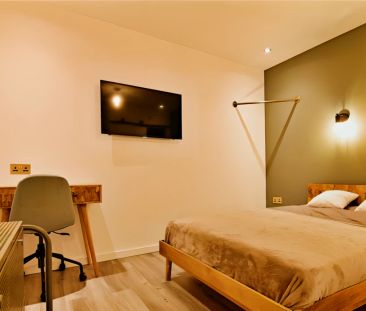 8 Bed 8 Bath - Photo 2