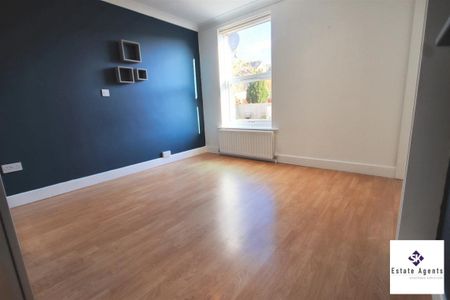 3 Bedroom House - Terraced To Let - Photo 4