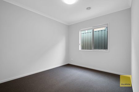 Modern Living with Space and Style - Photo 5