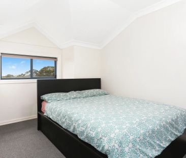 Dual level top floor apartment - East aspect - Photo 5