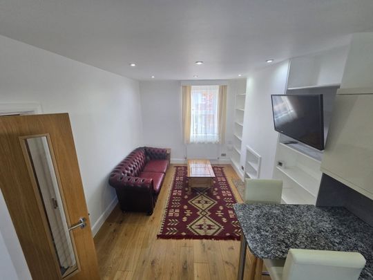 2 Bed Maisonette, New Southgate, N11 - Photo 1