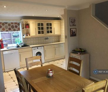 3 bedroom semi-detached house to rent - Photo 5