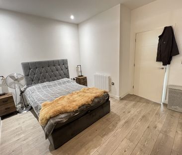 Edinburgh Gate - Photo 5