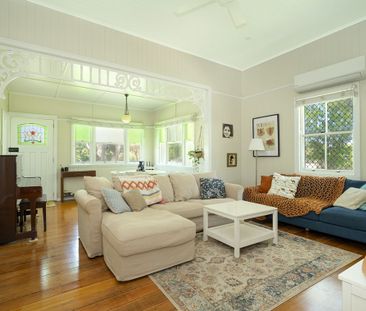 A New Home for the New Year! - Photo 1