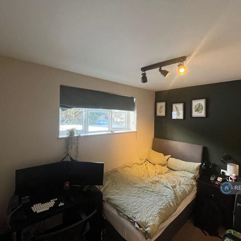 1 bedroom in a house share to rent - Photo 1