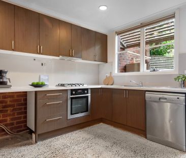 Inner City Lifestyle Perfection – Updated throughout! - Photo 6