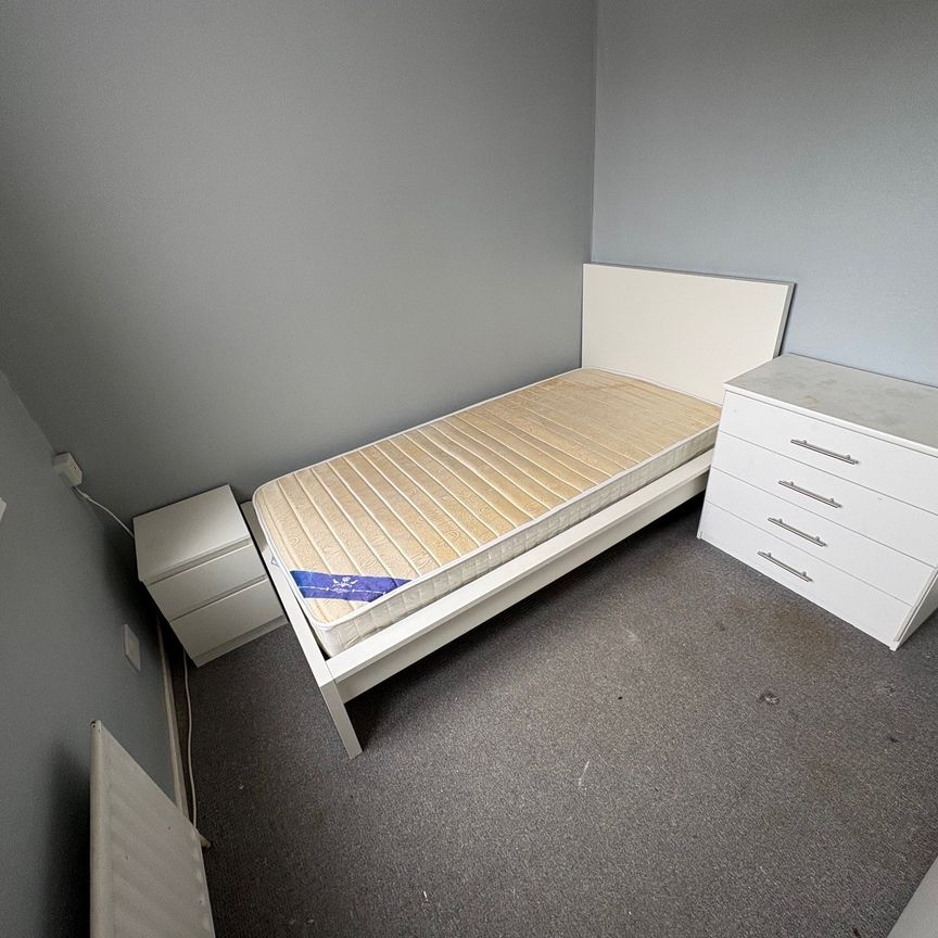 Farmbrook Court, Northampton - Photo 1