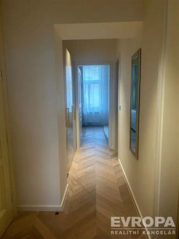 Pronájem krásného apartmánu 2+kk na Vinohradech - Photo 5