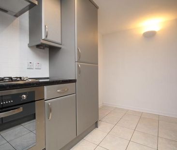 2 bedroom ground floor flat to rent - Photo 2