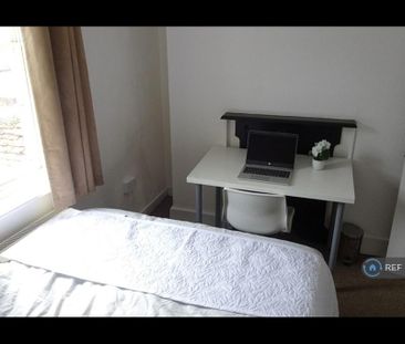 3 bedroom end of terrace house to rent - Photo 5