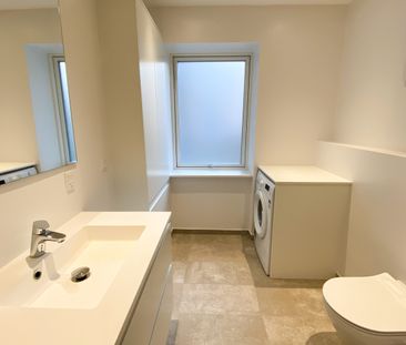 Totalrenoveret lejlighed med flot finish og klassisk planløsning - Photo 4