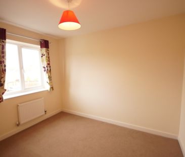 3 bedroom Semi-Detached House to let - Photo 4