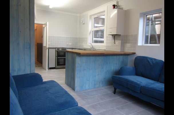 6 Bed Terraced House, Longmead Avenue, BS7 - Photo 1