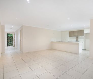 Spacious 4-Bedroom Home in a Prime Location, Ready for Immediate Mo... - Photo 5