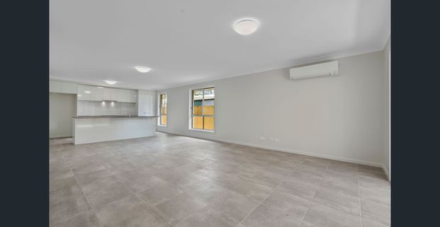 BRAND NEW HAMPTONS DESIGN FAMILY HOME - 2 x WEEKS RENT FREE - Photo 1