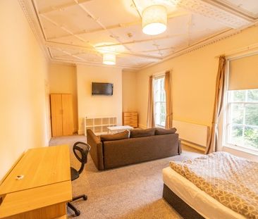 Room 4, 32 Lord Mayor's Walk - Photo 6