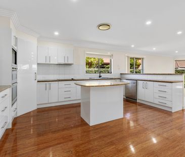 SPACIOUS FAMILY HOME WITH MULTIPLE LIVING AREAS IN COOMBABAH - Photo 5