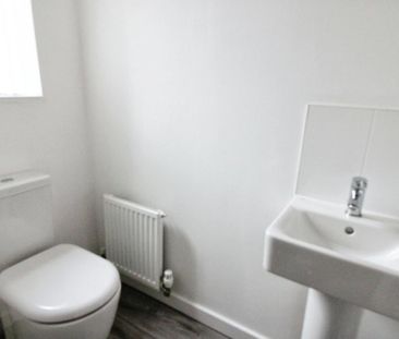 2 bedroom end of terrace house to rent - Photo 5