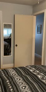 MÉTRO LAVAL GRAND 31/2 RÉNOVÉ HAUT DE TRIPLEX ENTRÉE PRIVÉE LIBRE LE 1er AVRIL - Photo 3