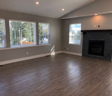 Beautiful Executive 4 Bedroom Home – Ladysmith - Photo 5