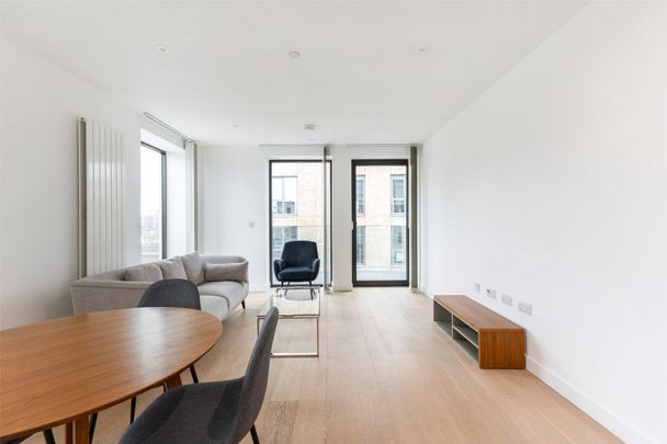 Regalia Close, London, E16 flat to rent - Photo 1